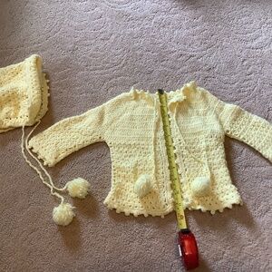 Vintage hand knit sweater & bonnet approx sz 6/9 mos